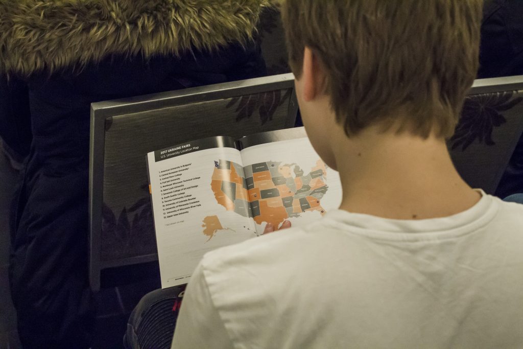 обрати університет